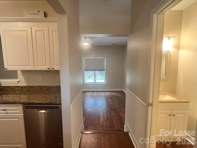 Building Photo - 819 Northeast Dr