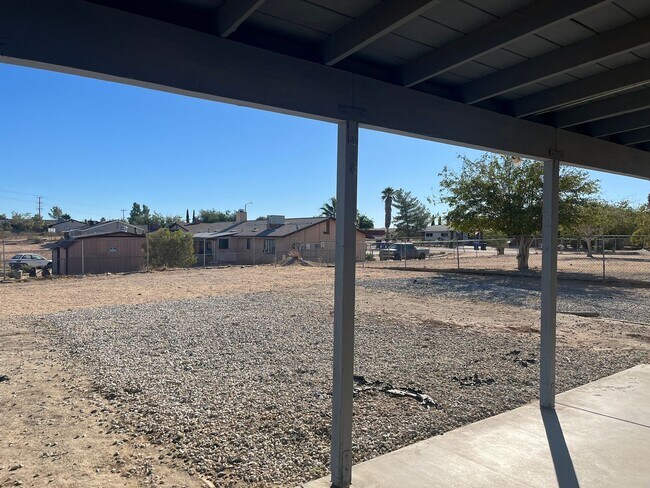 Building Photo - 3 bedroom 2 bathroom Home in the City of Victorville!