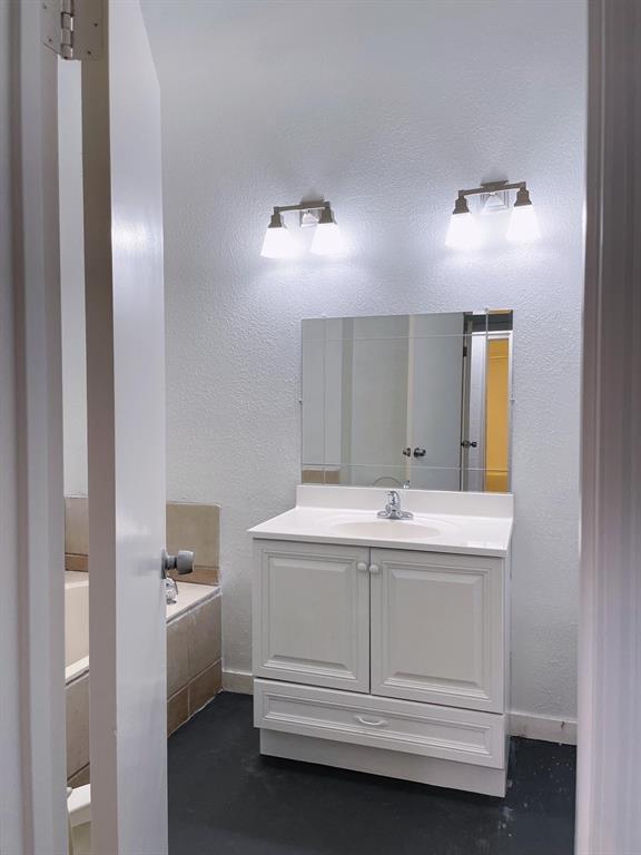 Building Photo - 21107 Highland Lake Dr