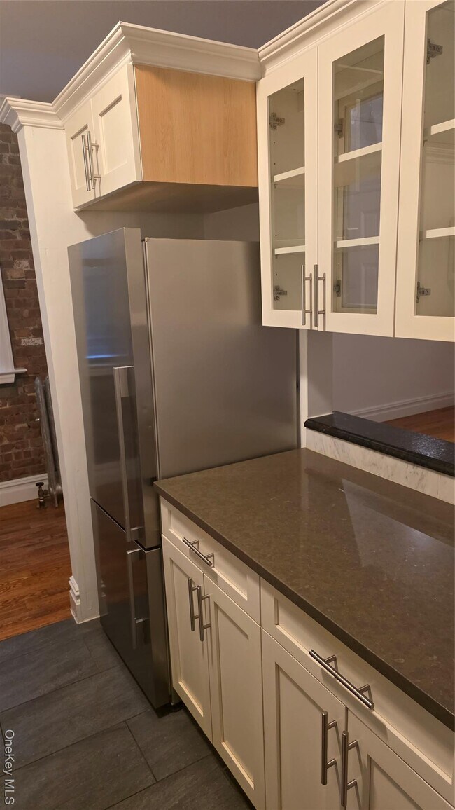 Building Photo - 3 Main St