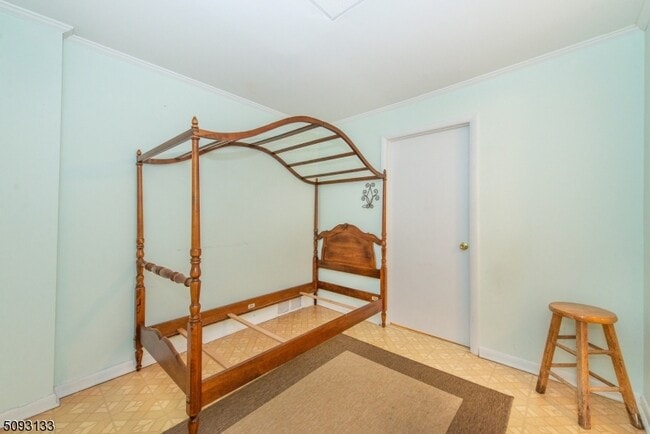 Building Photo - 21 E Shore Rd