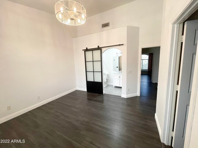 Building Photo - 500 N Roosevelt Ave