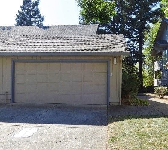 Building Photo - 8126 Briar Ridge Ln