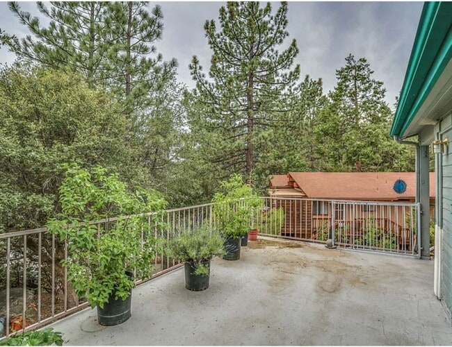 Building Photo - Large beautiful home in Idyllwild