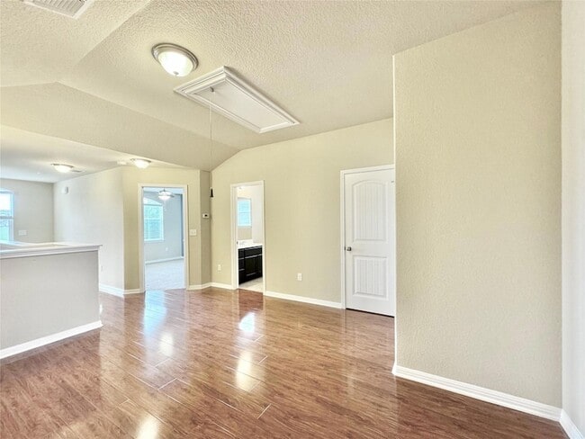 Building Photo - 407 Katmai Cir