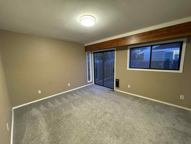 Building Photo - 10536 SW 43rd Ave