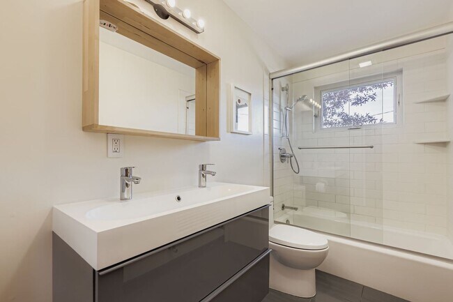 Building Photo - 2425 Dartmouth Ave