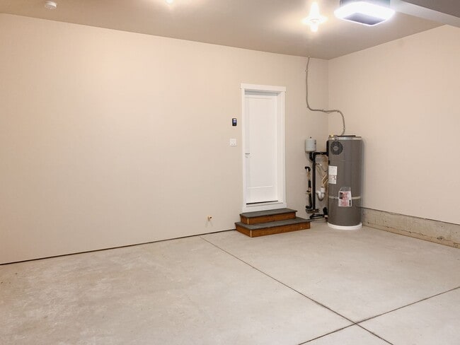 Building Photo - Sunny 3 bdrm, 2.5 bath in Cordata Neighborhood