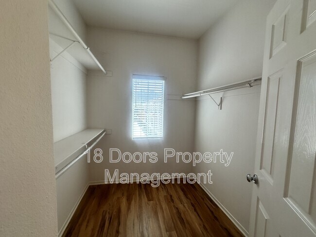 Building Photo - 926 Camino De La Reina