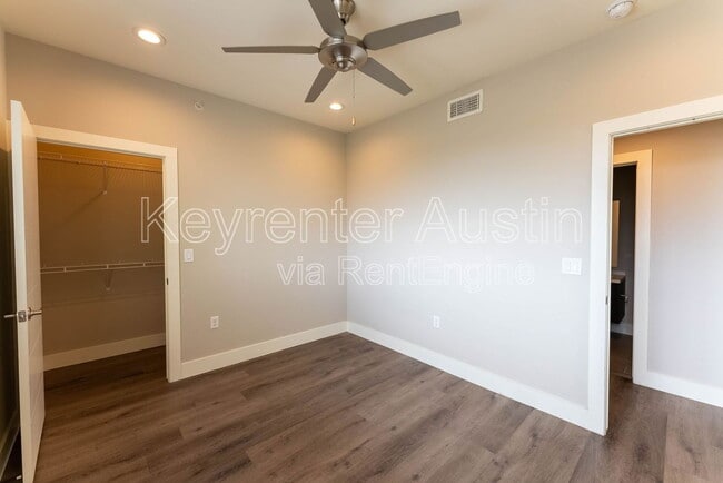 Building Photo - 604 N Bluff Dr