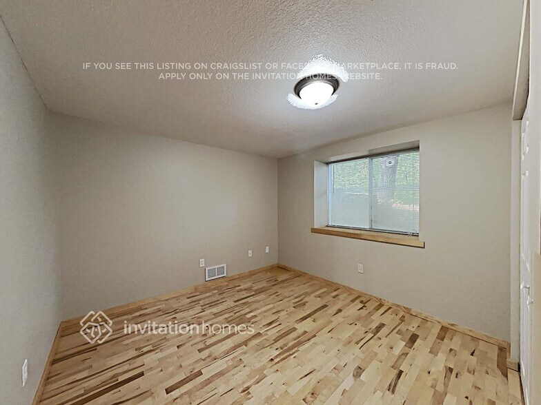 Building Photo - 15004 Park Ave S