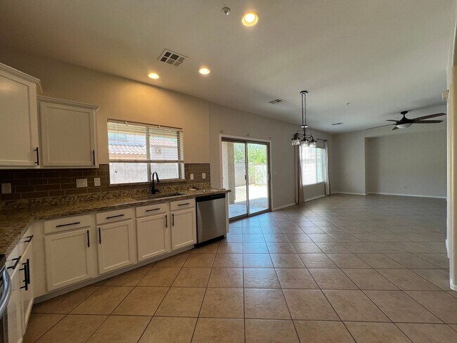 Building Photo - Fabulous Gilbert Location near San Tan Mall