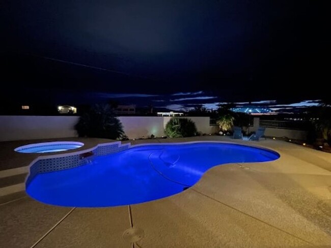 Building Photo - * Occupied* Unfurnished Long Term Pool Hom...