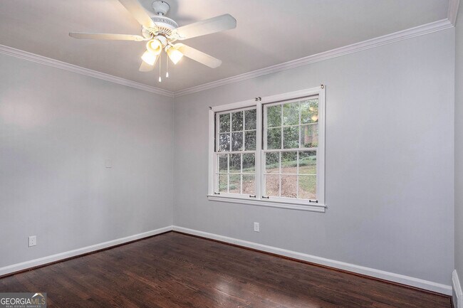 Building Photo - 388 Lakemoore Dr NE
