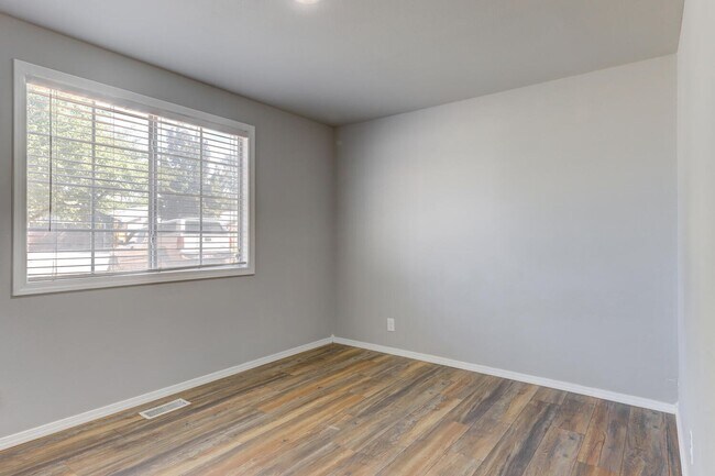Building Photo - Desirable South East Boise Home for Rent -...