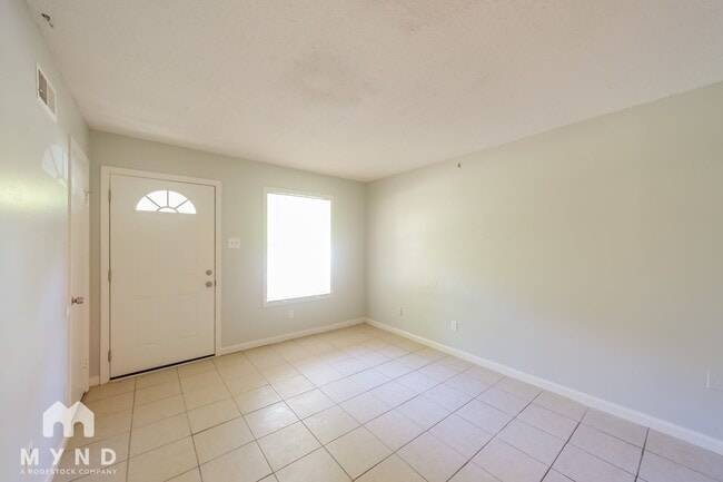 Building Photo - 3020 Normandy Dr