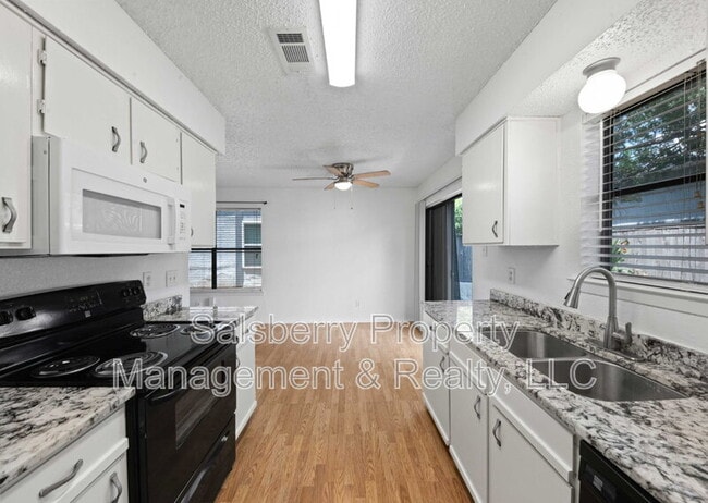 Building Photo - 634 Ridgeline Dr
