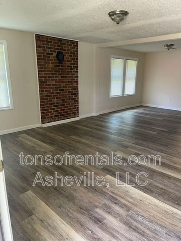 Building Photo - 360 N Jones Creek Rd