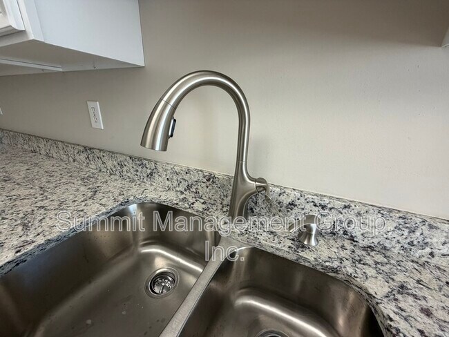 Building Photo - 25 Stephens Way