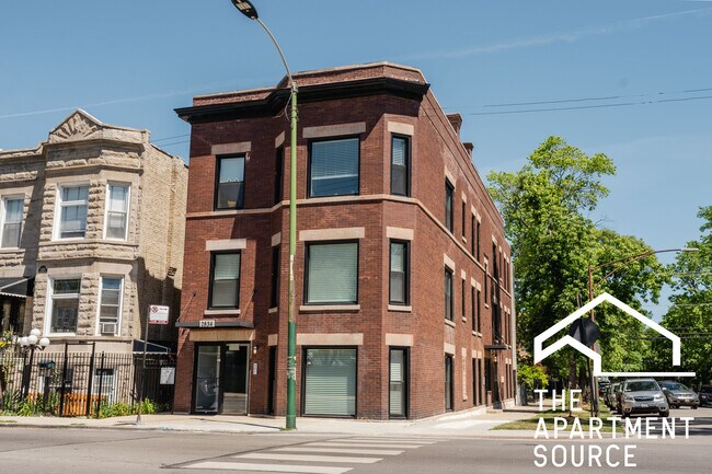 Building Photo - 2834 W Diversey Ave
