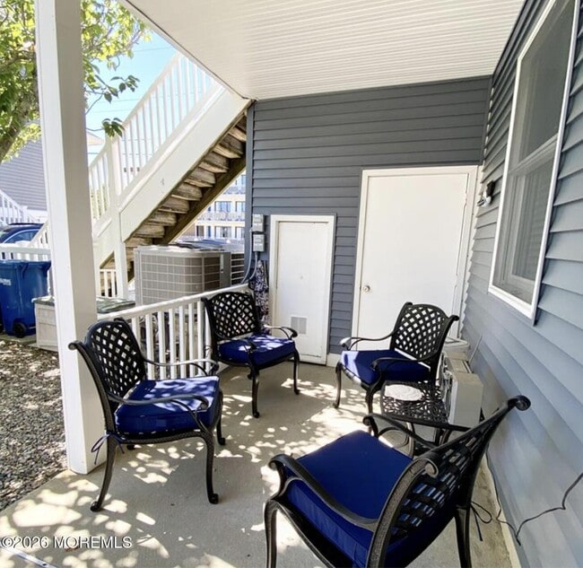 Building Photo - 10 SE Central Ave