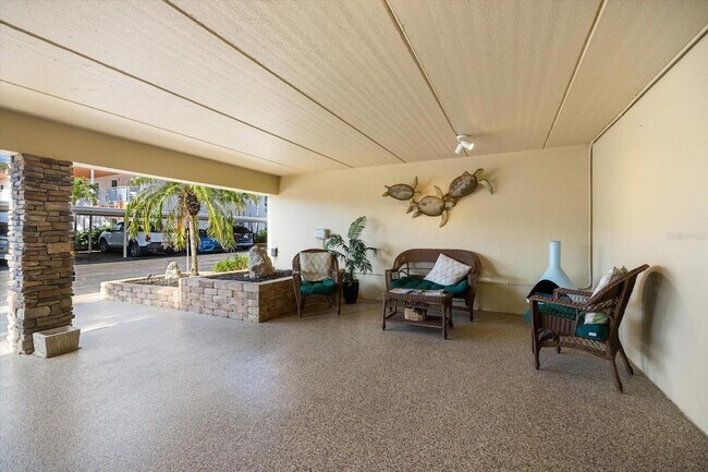 Building Photo - 1400 Tarpon Center Dr