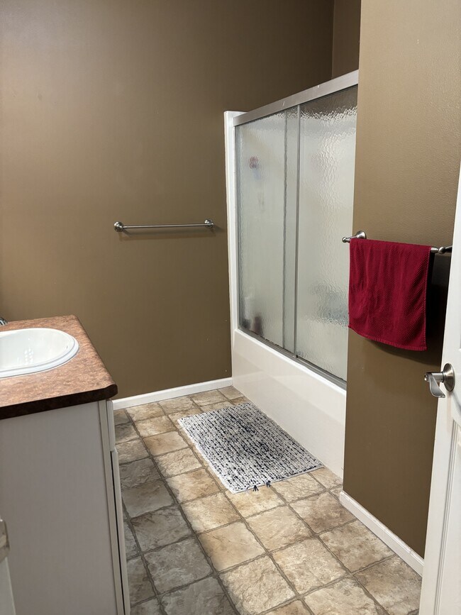 Building Photo - 420 Community Dr