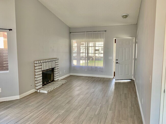 Building Photo - Nice Single Story Home