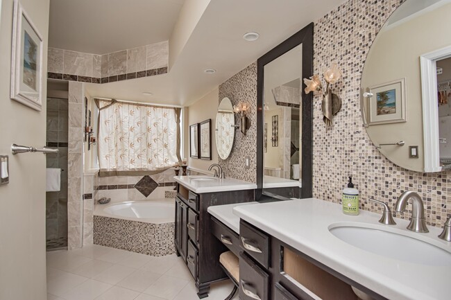 Building Photo - 7811 Villa Nova Dr