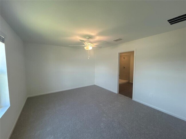 Building Photo - 3098 NE 38th St