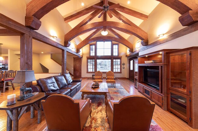 Building Photo - 1124 Heritage Dr