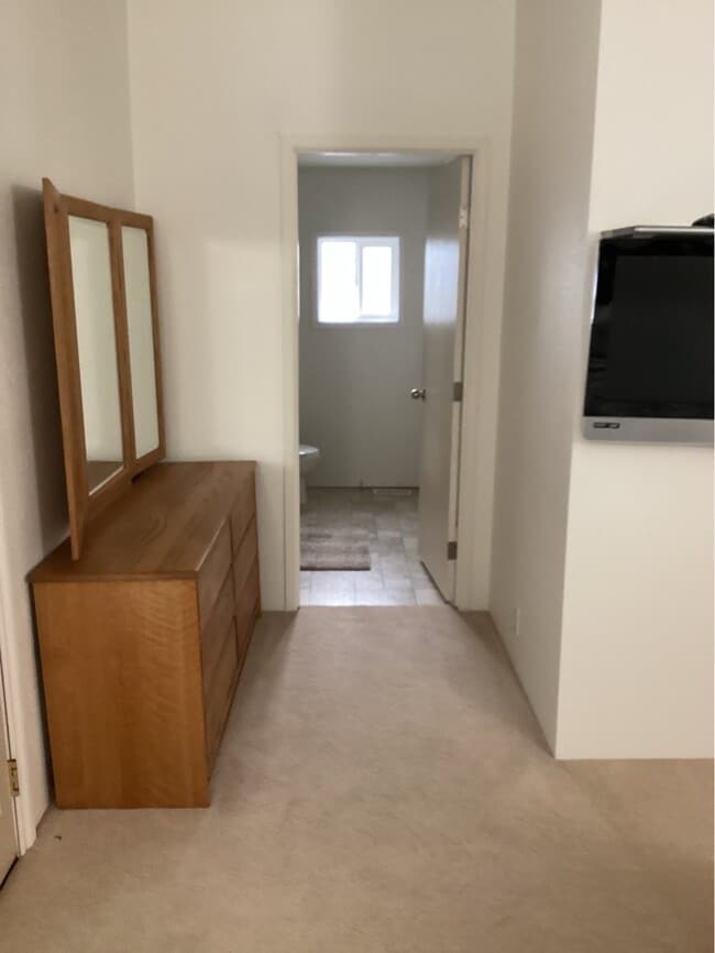 Building Photo - 365 SW Pacific View St