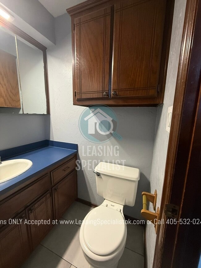 Building Photo - West Norman 2 Bed 1.5 Bath!