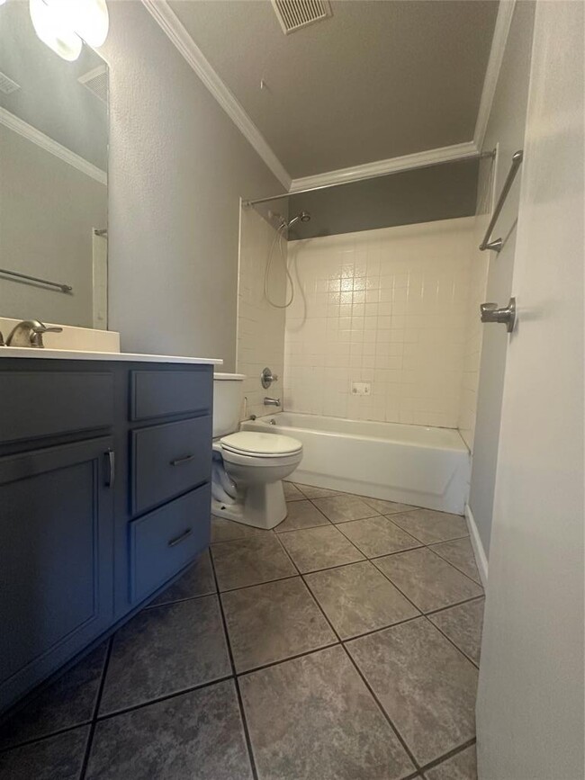 Building Photo - 12700 Quirin Dr