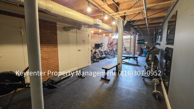 Building Photo - Cozy Downtown Studio | Heart of the City