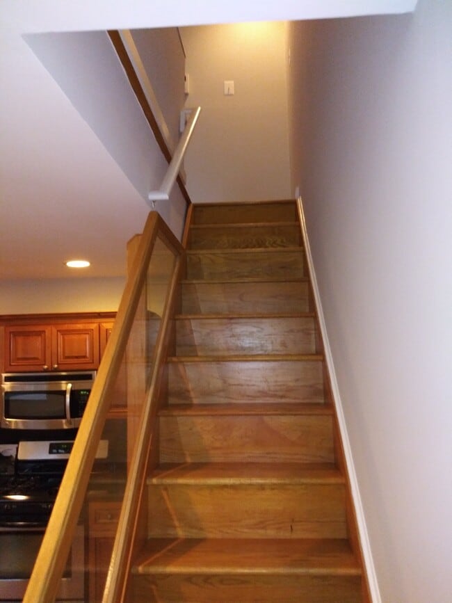 Building Photo - 733 Carpenter St