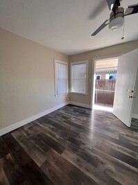 Building Photo - Updated studio