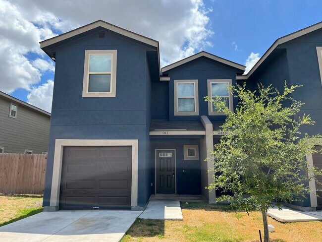 Building Photo - 6866 Lakeview Dr.