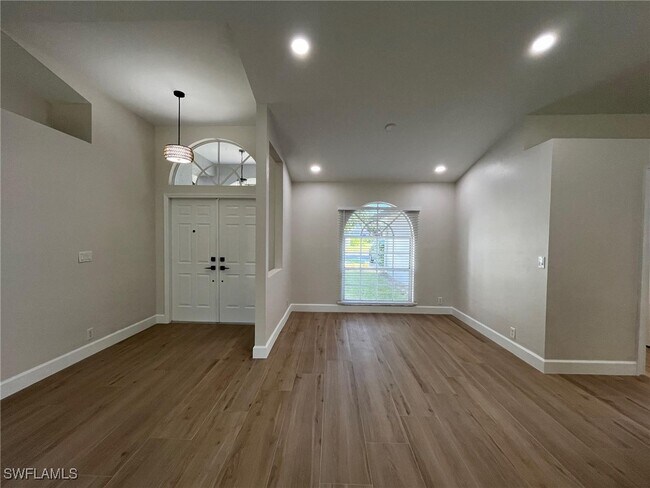 Building Photo - 2285 River Reach Dr