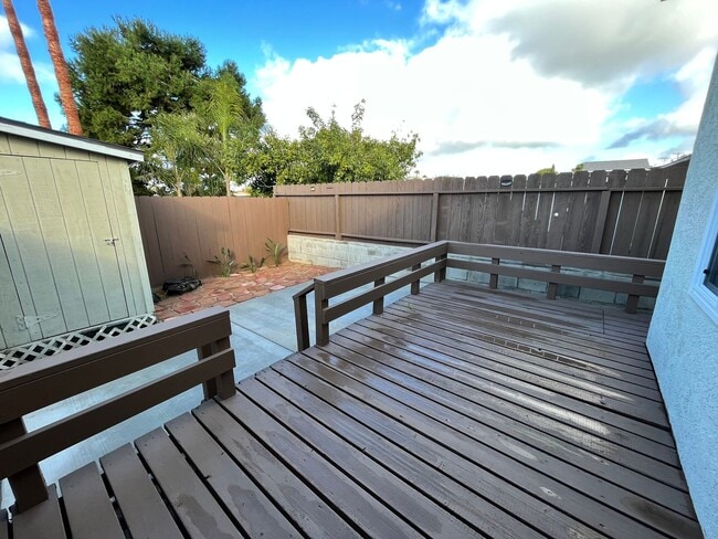 Building Photo - **$500 OFF 1ST MO RENT** 1BD/1BA with priv...