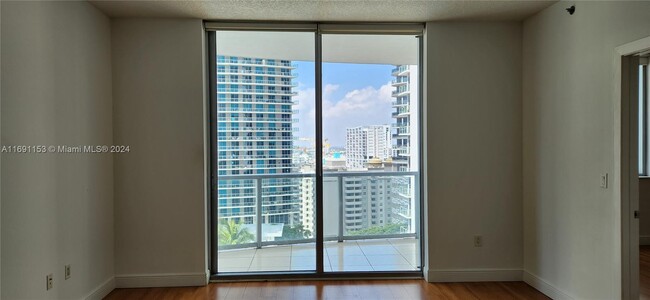 Building Photo - 1060 Brickell Ave