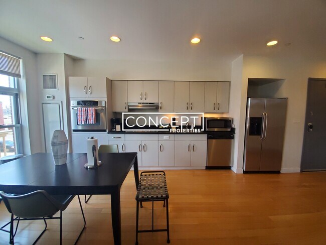 Building Photo - 601 Albany St