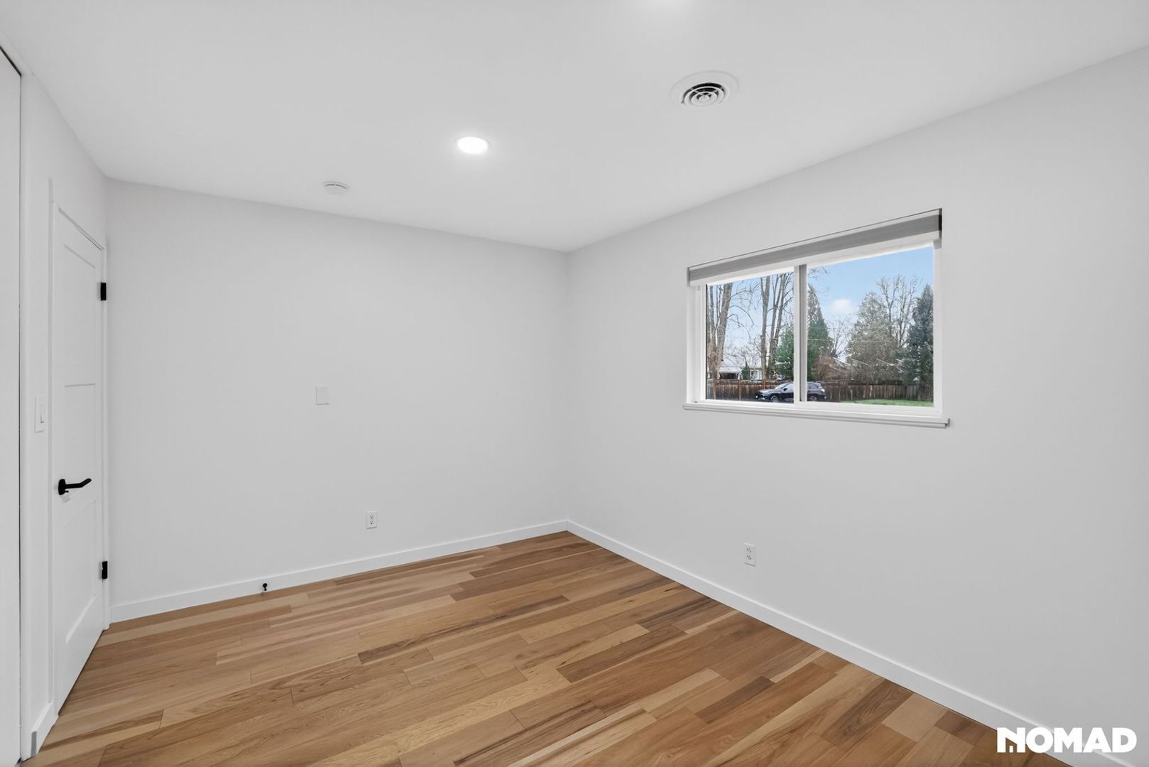 Building Photo - 375 SW Devon Ln