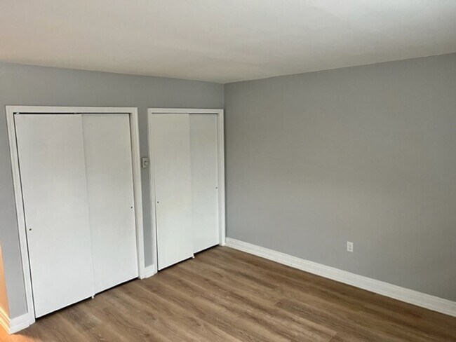 Building Photo - 2 Bedroom with Laundry Downtown Easton