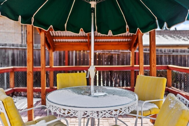 Building Photo - 1733 Lima St