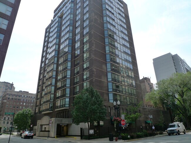 Primary Photo - 21 W Goethe St