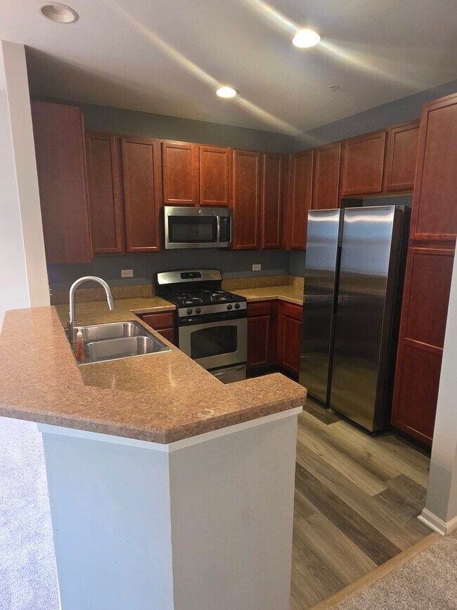 Building Photo - 2250 Aurora Dr