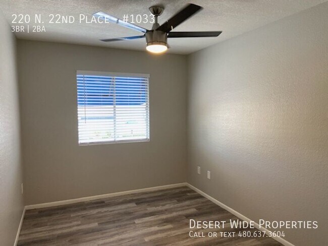 Building Photo - 220 N 22nd Pl