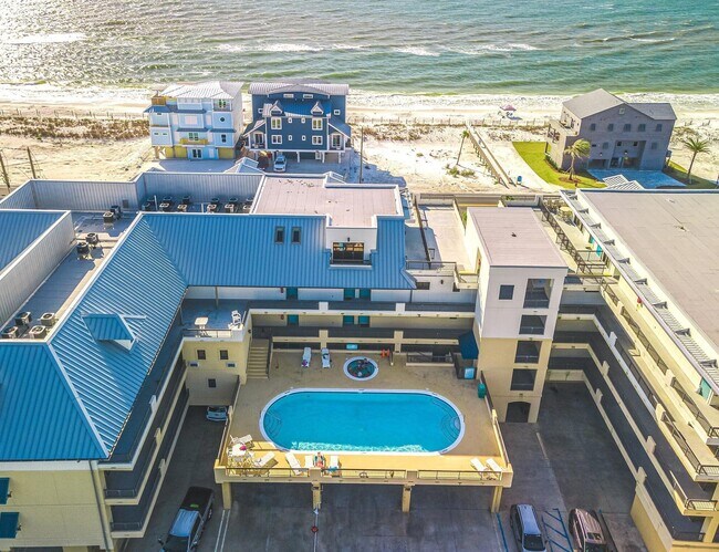Building Photo - Gulf View Three-Bedroom