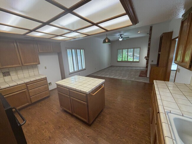 Building Photo - 4 bedroom | 2 bathroom | Gold River home